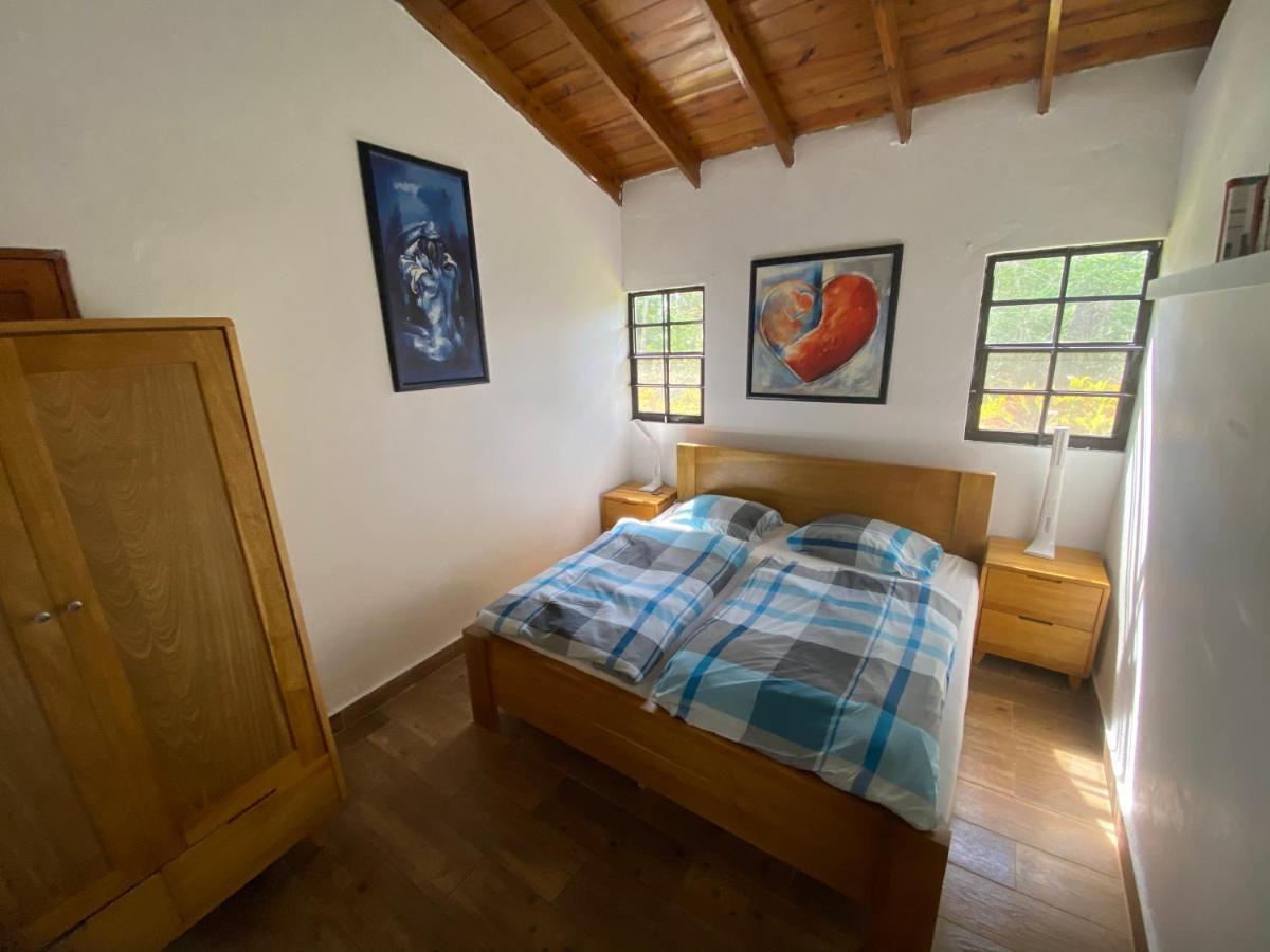 Gästezimmer in der Villa Zimmer Jarabacoa Exterior foto